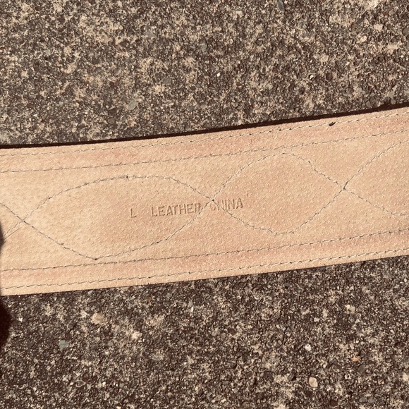 Vintage Brown Leather chunky belt with minimal silver hardware.  Size L - Picture 5 of 11